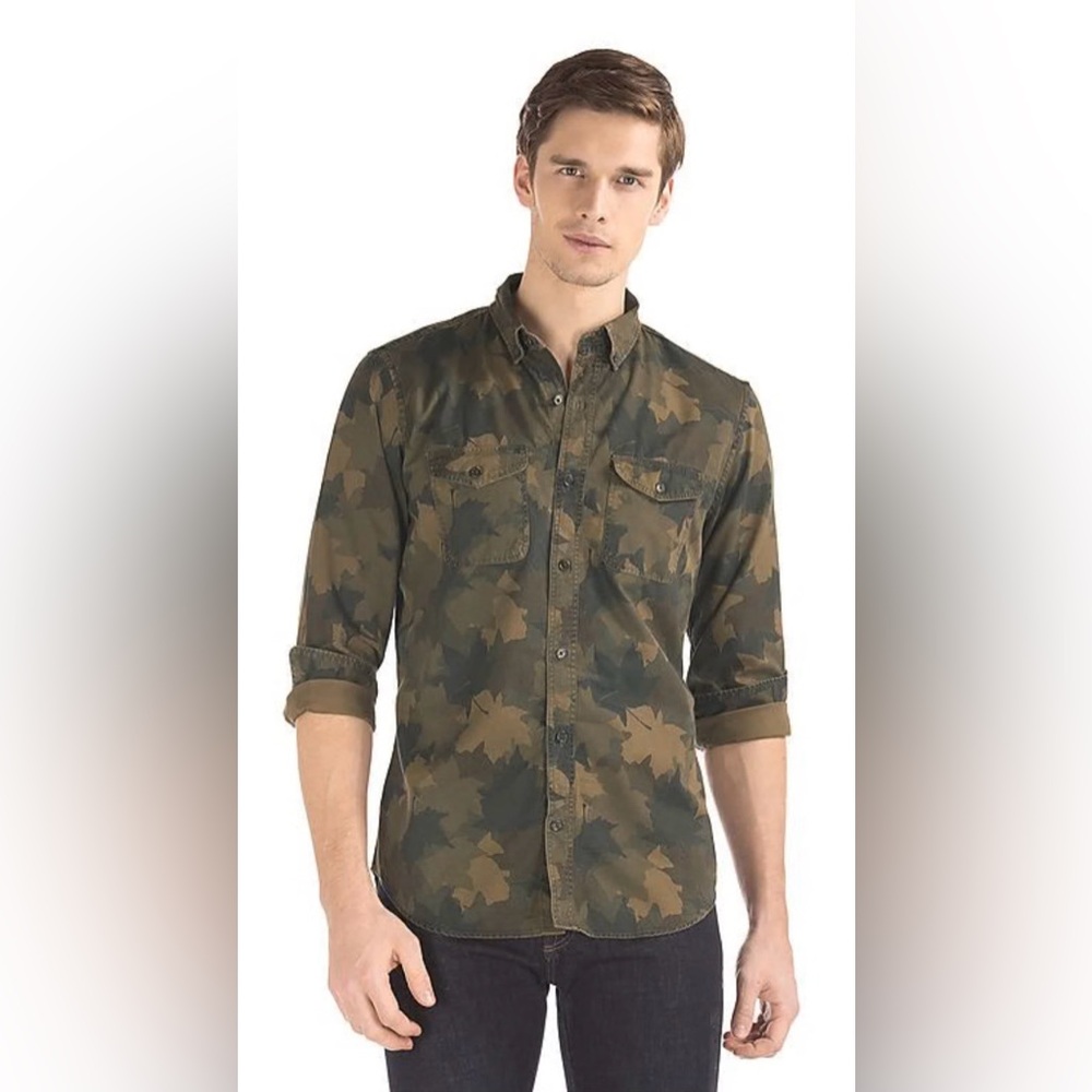 GAP Leaf Camo Print Standard Fit Button Down Shirt Medium